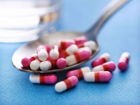 Tratamentul osteocondrozei nu este complet fără prescrierea diferitelor medicamente.